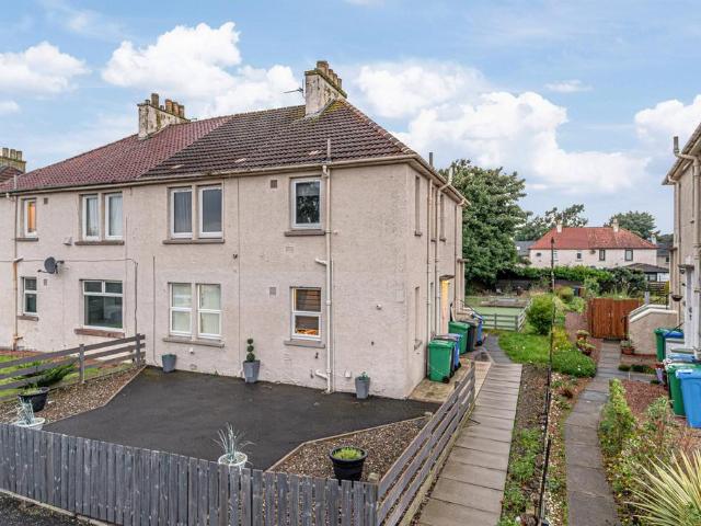 2 bedroom ground flat for sale