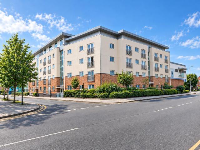 2 bedroom ground flat for sale