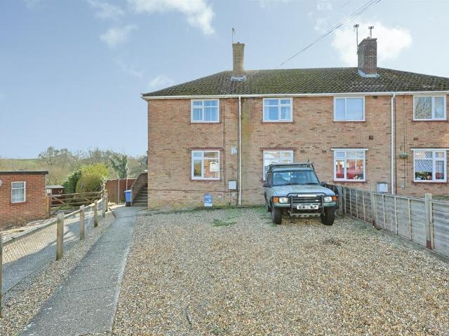 2 bedroom ground flat for sale