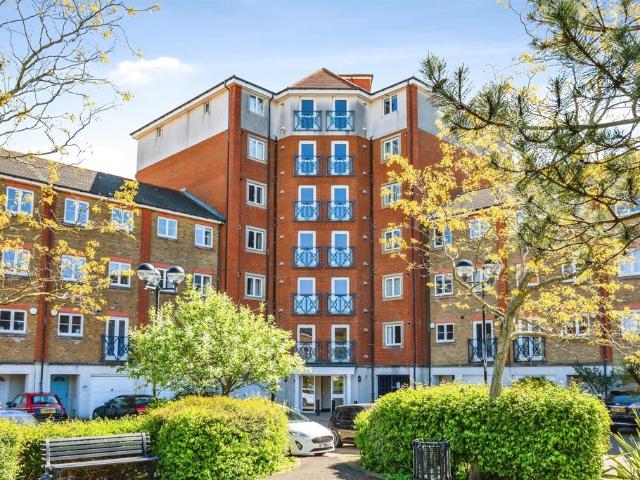2 bedroom ground flat for sale