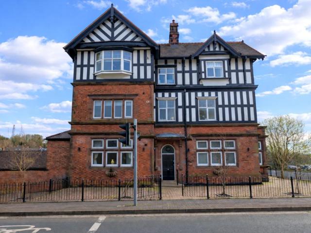 2 bedroom ground flat for sale
