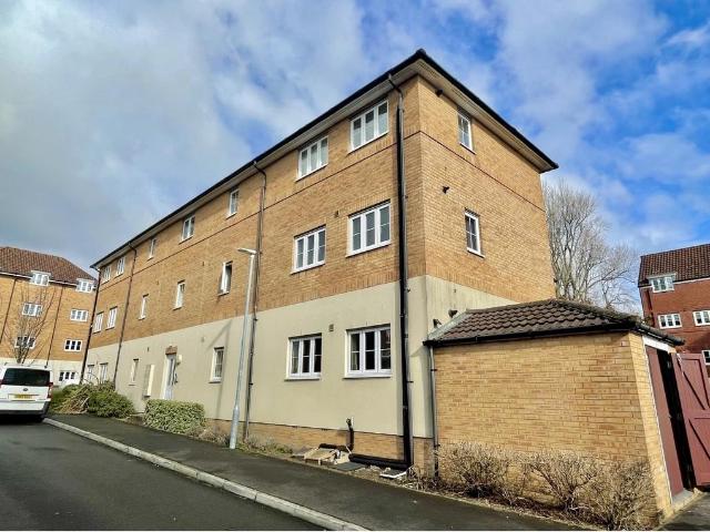 2 bedroom ground flat for sale