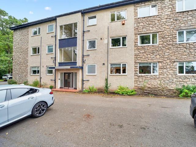 2 bedroom ground flat for sale