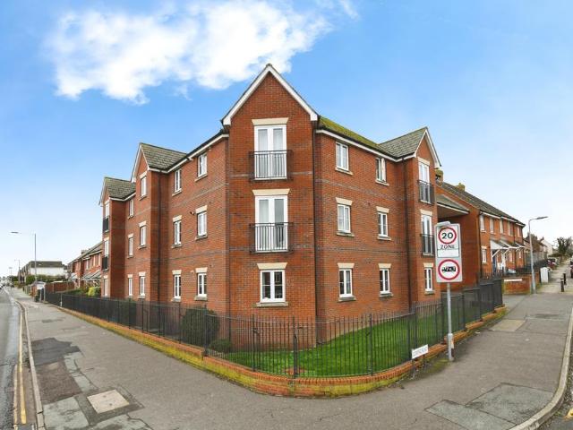 2 bedroom ground flat for sale