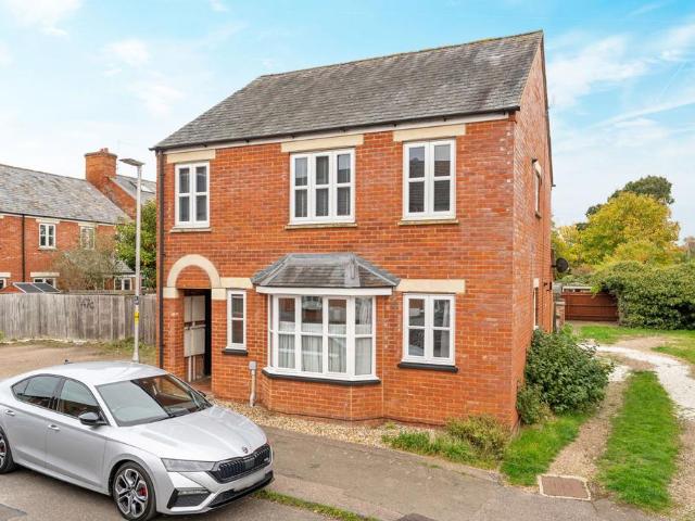 2 bedroom ground flat for sale