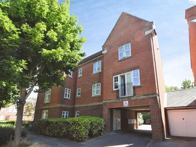 2 bedroom ground flat for sale