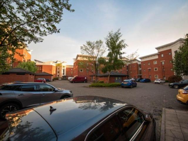 2 bedroom ground flat for sale
