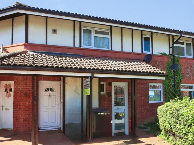 2 bedroom maisonette for sale