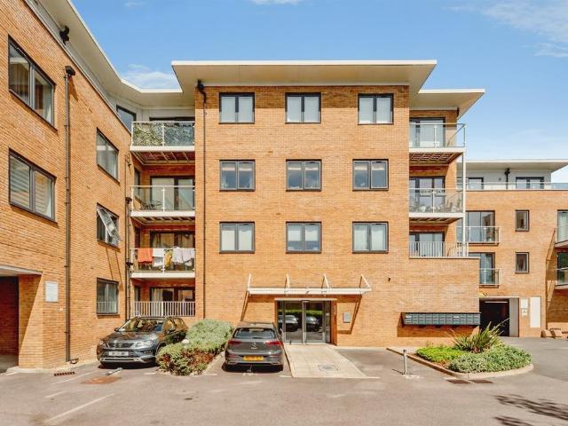 2 bedroom ground flat for sale
