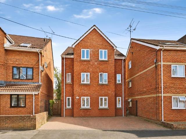 2 bedroom ground flat for sale