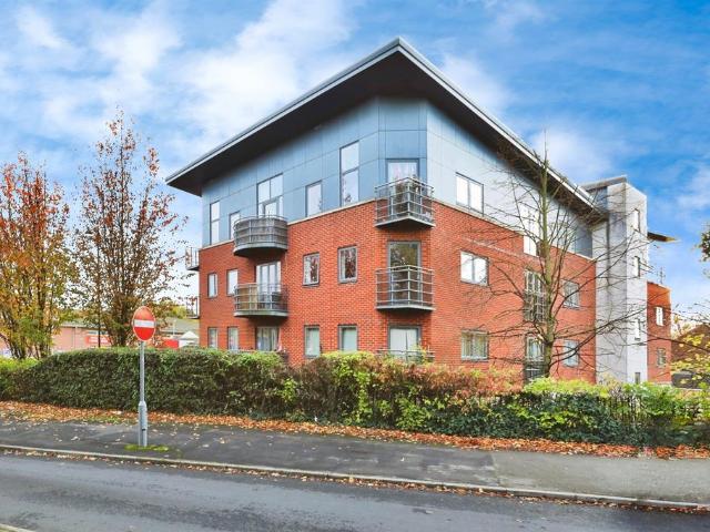 2 bedroom ground flat for sale
