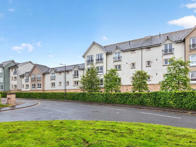 2 bedroom ground flat for sale