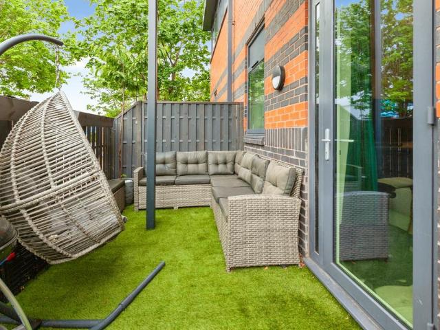 2 bedroom ground flat for sale