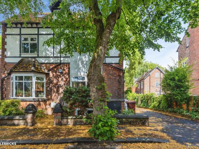 2 bedroom ground flat for sale