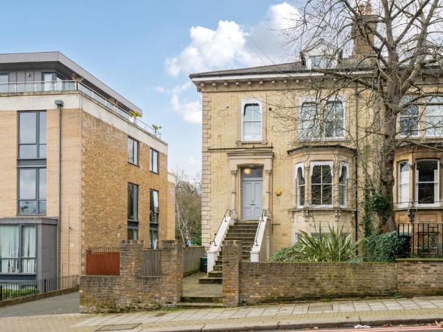 2 bedroom ground flat for sale