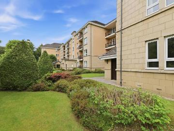 2 bedroom ground flat for sale