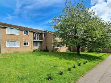 2 bedroom ground flat for sale