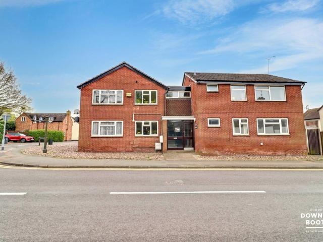2 bedroom ground flat for sale