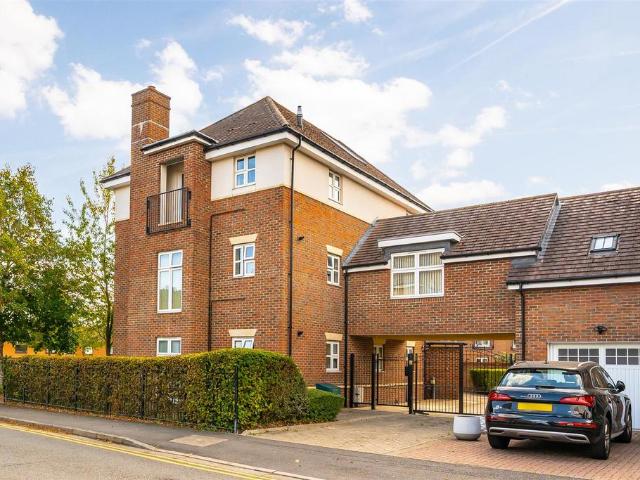 2 bedroom ground flat for sale