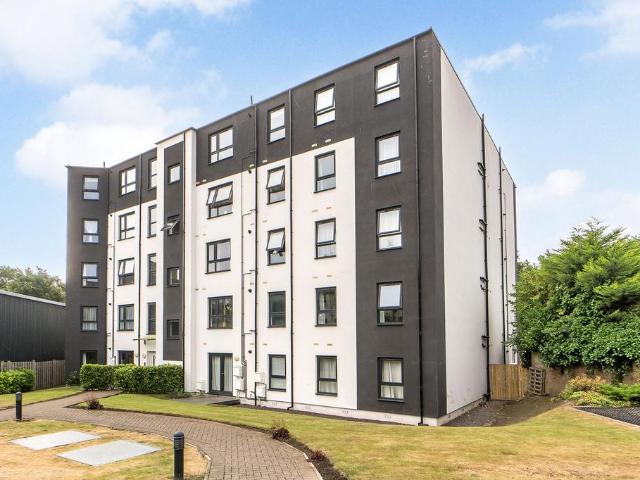 2 bedroom ground flat for sale