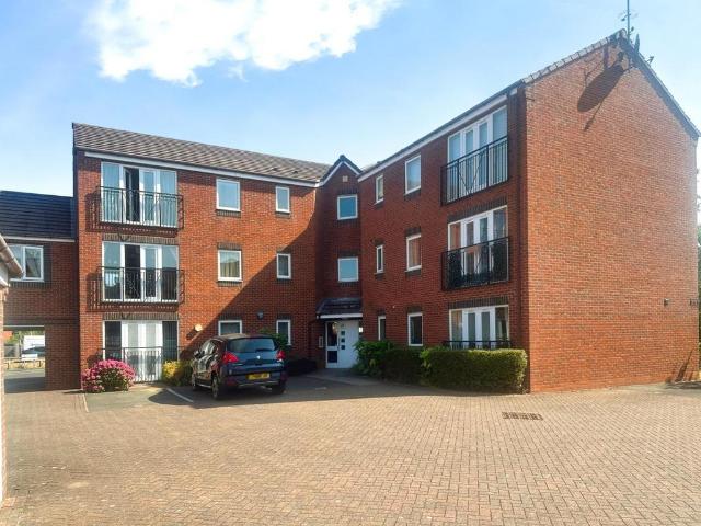 2 bedroom ground flat for sale