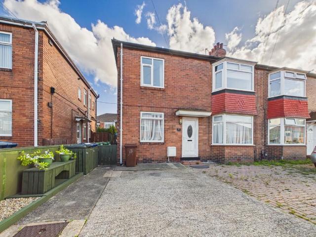2 bedroom ground flat for sale