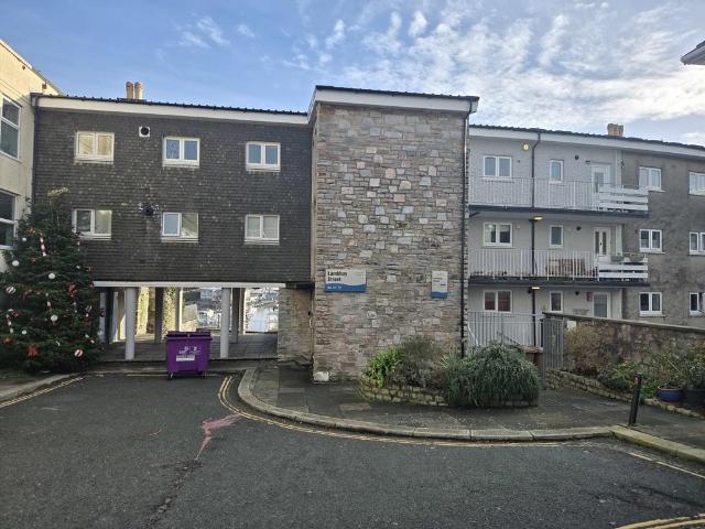 2 bedroom ground flat for sale