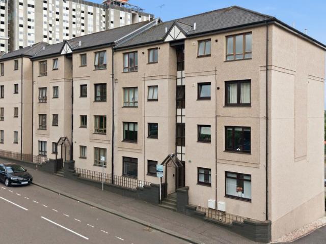 2 bedroom ground flat for sale