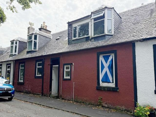 2 bedroom ground flat for sale
