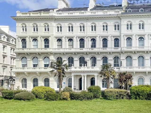 2 bedroom ground flat for sale