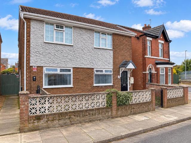 2 bedroom ground flat for sale