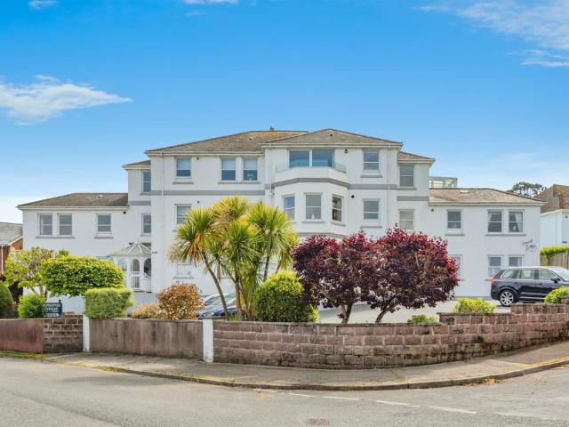 2 bedroom ground flat for sale
