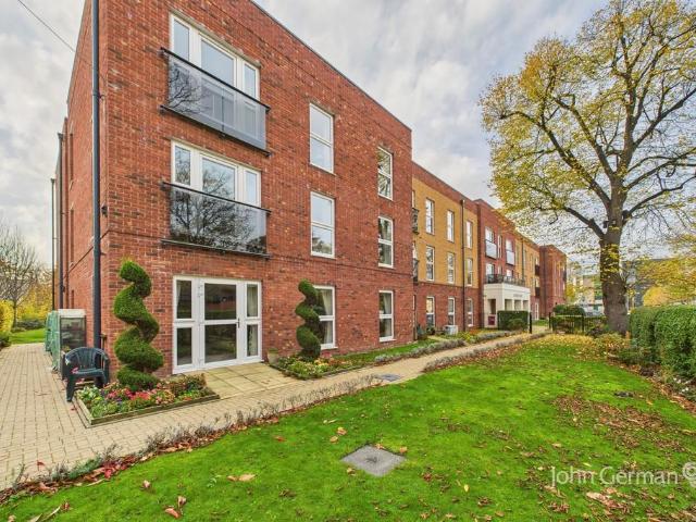 2 bedroom ground flat for sale