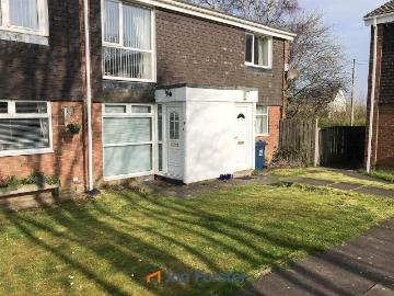2 bedroom ground flat for sale