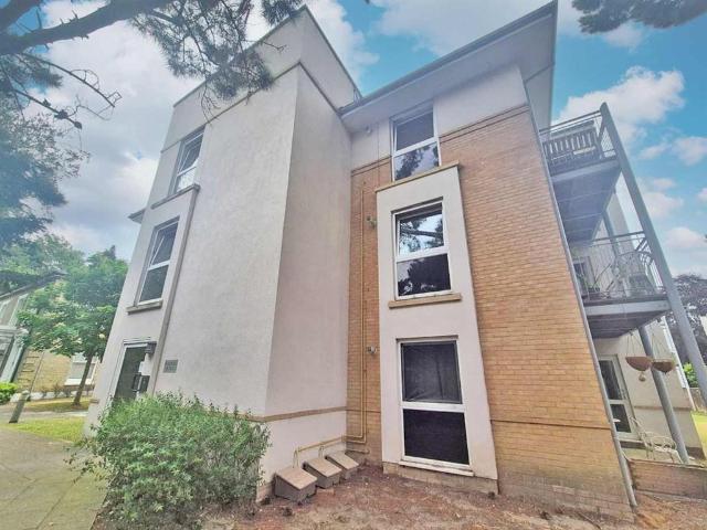 2 bedroom ground flat for sale