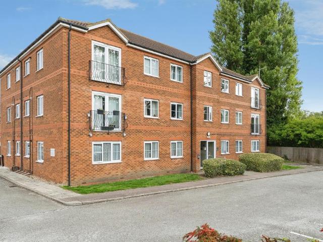 2 bedroom ground flat for sale