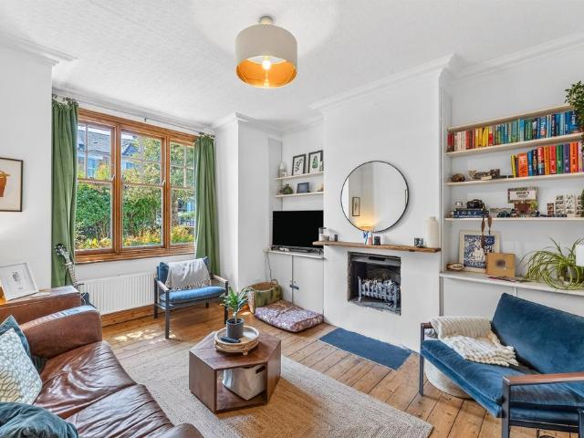 2 bedroom ground flat for sale
