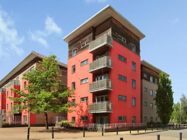 2 bedroom ground flat for sale