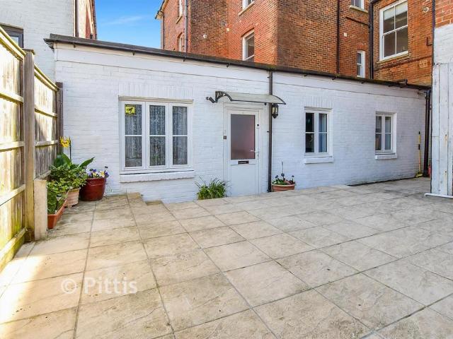 2 bedroom ground flat for sale