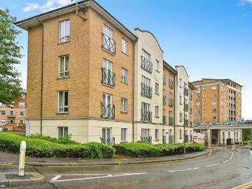 2 bedroom ground flat for sale