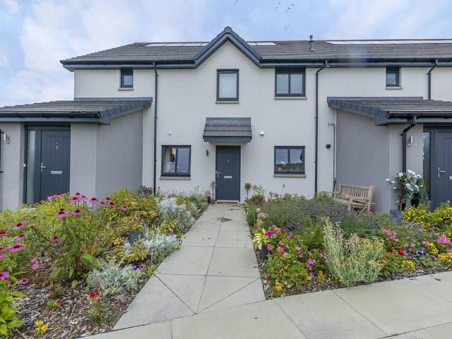 2 bedroom ground flat for sale