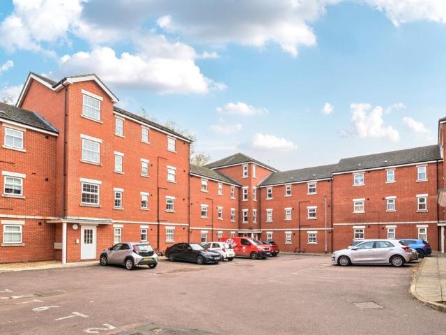 2 bedroom ground flat for sale
