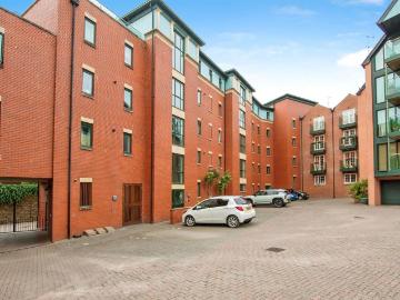 2 bedroom ground flat for sale