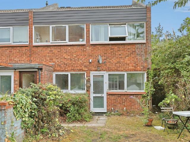 2 bedroom ground flat for sale