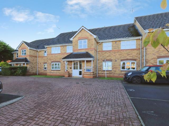 2 bedroom ground flat for sale