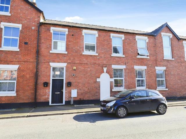 2 bedroom ground flat for sale