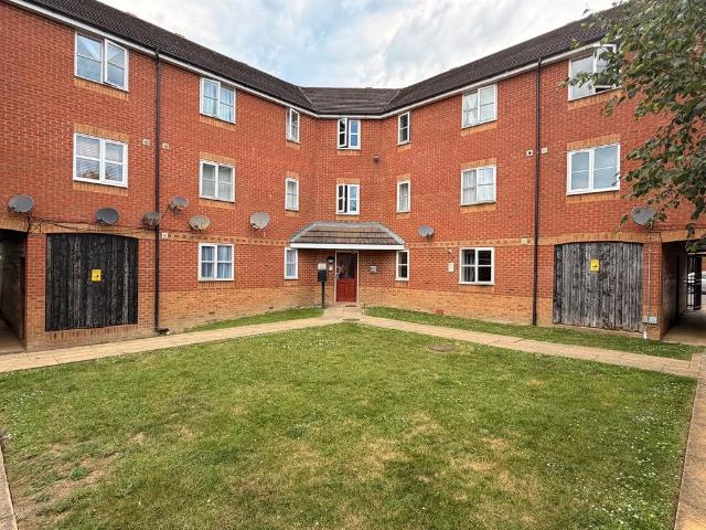 2 bedroom ground flat for sale