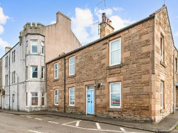 2 bedroom ground flat for sale
