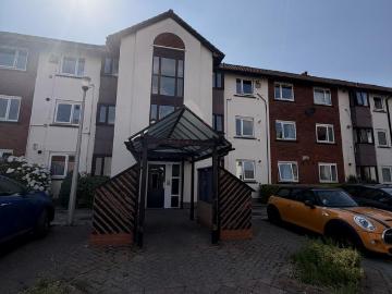2 bedroom ground flat for sale