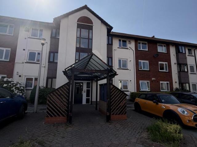 2 bedroom ground flat for sale